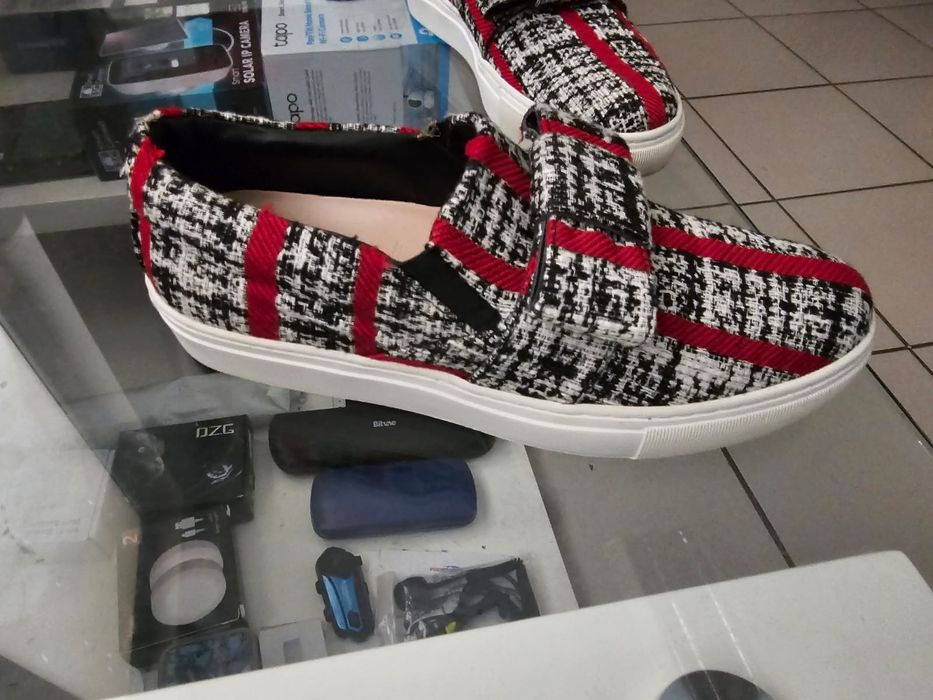 Tenesi Karl Lagerfeld