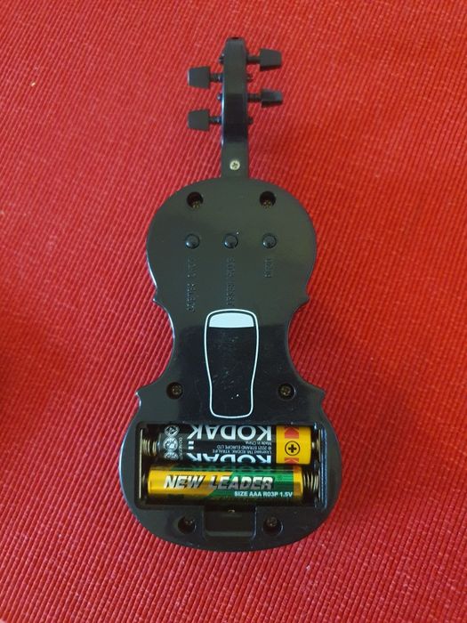 Vioara miniatura Guinness 2002