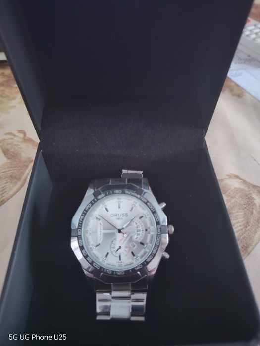 Продавам мъжки часовник