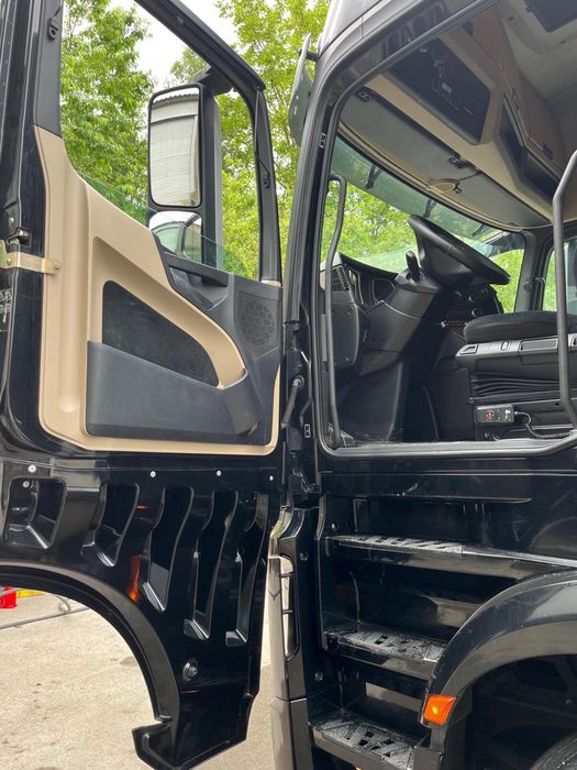 Vand trei Mercedes Actros 460