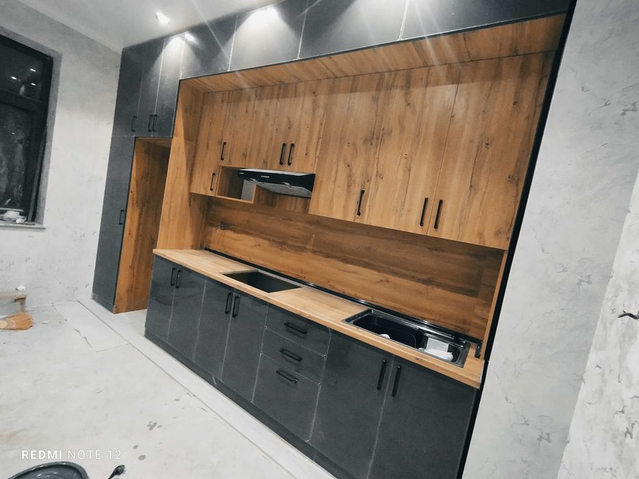 Кухонный гарнитур с антерсолью