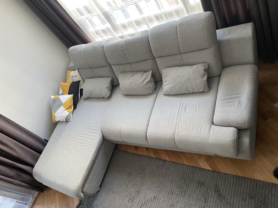 Сив диван Айко + подарък масичка