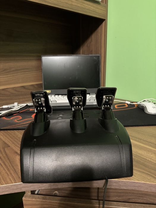 Продавам волан Logitech G923