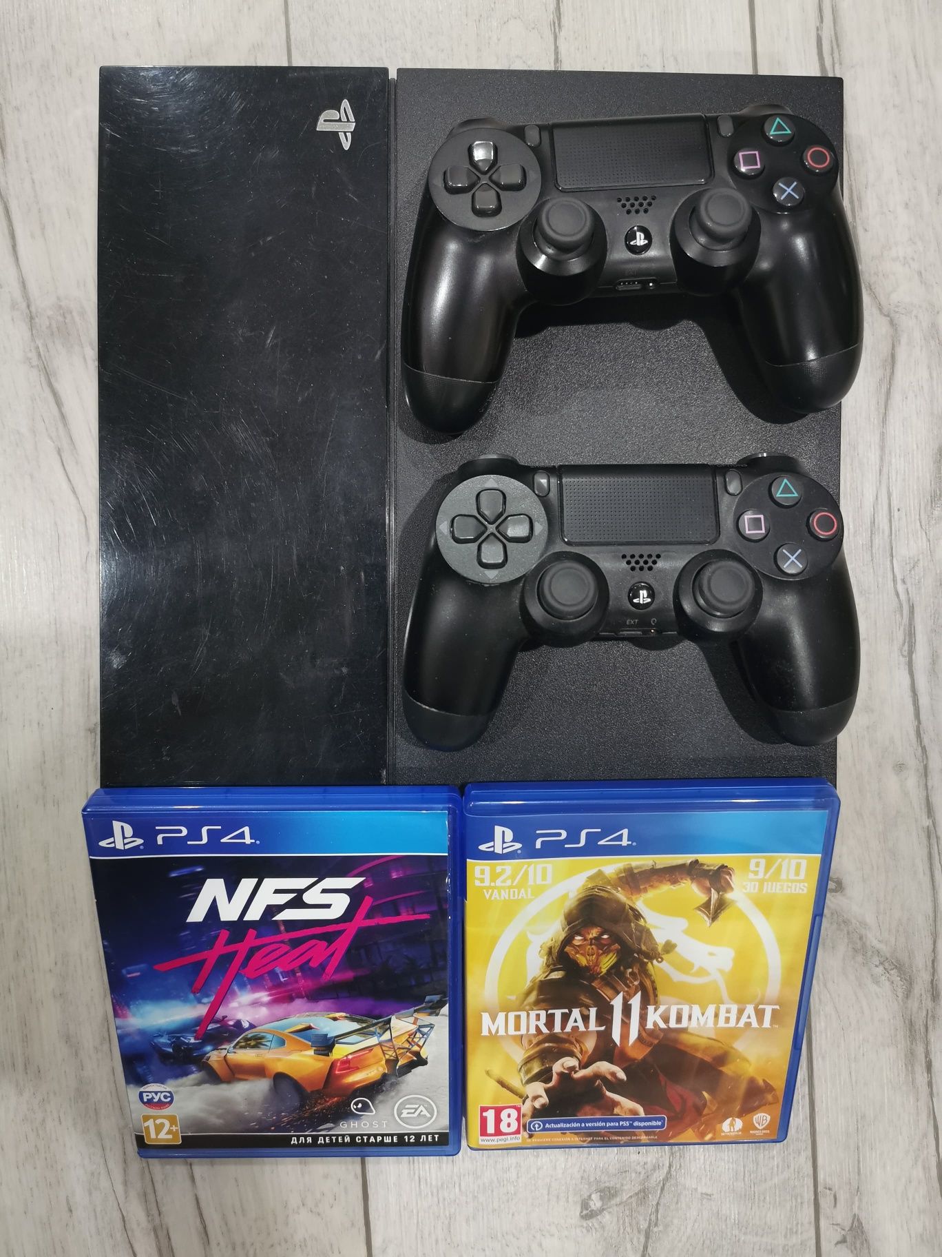 PlayStation 4 | Две игры | Два геймпада: 60 000 тг. - Приставки Павлодар на  Olx