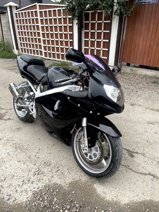 Suzuki Gsx 750.         .