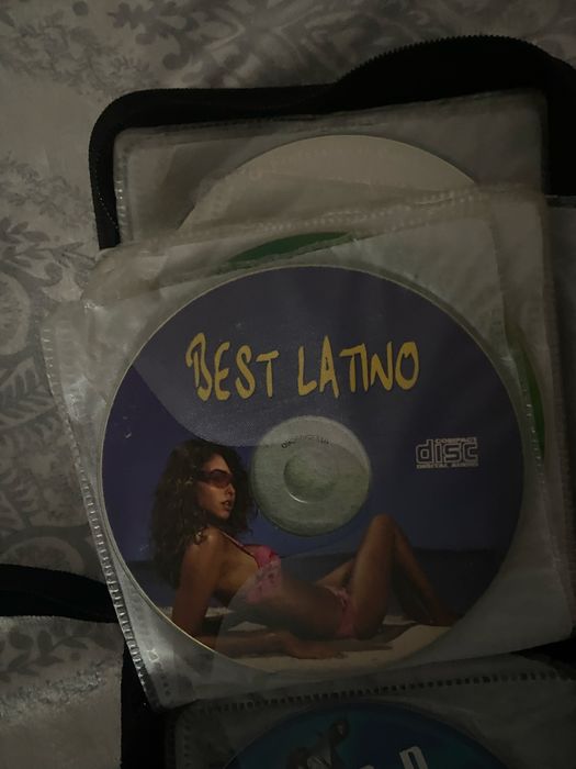 Pachet Retro: DVD Player Orion + Cadou CD