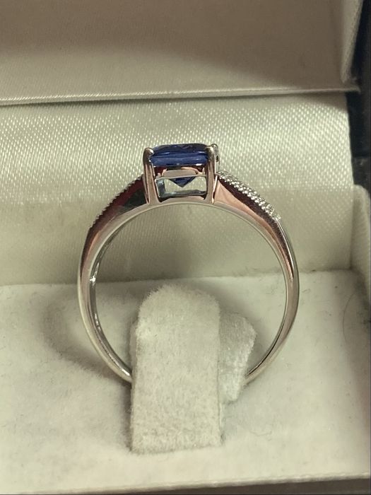 Inel aur alb 18kt.cu tanzanit si diamante