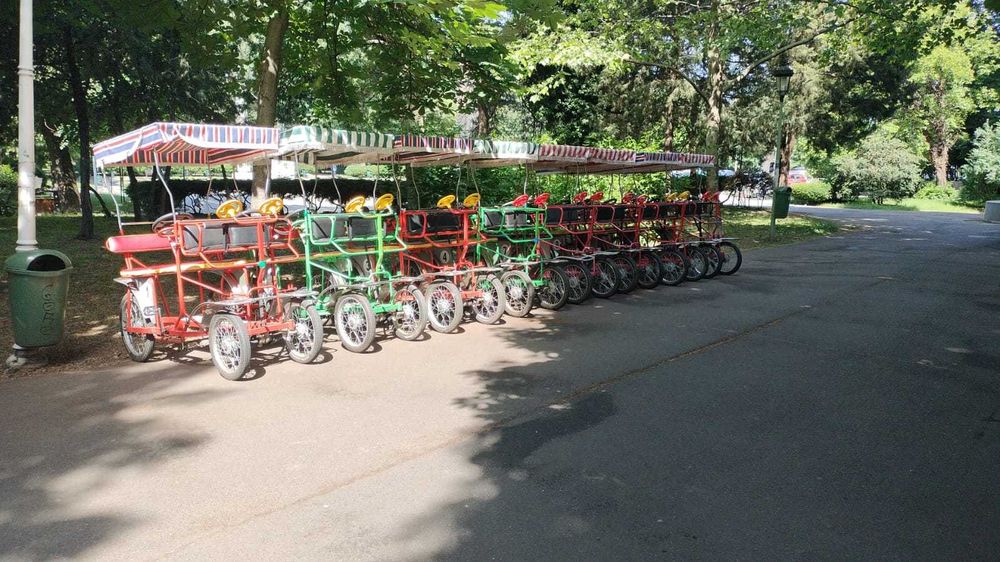 Vand biciclete de agrement pentru familie, cu acoperis si 4 roti