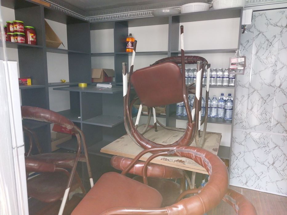 Koʻchma doʻkon sotiladi