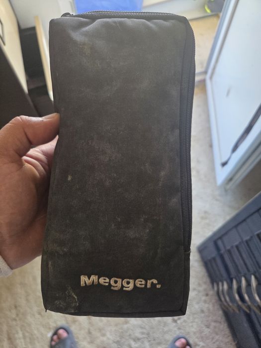 Mergeți DCM340 clampmeter