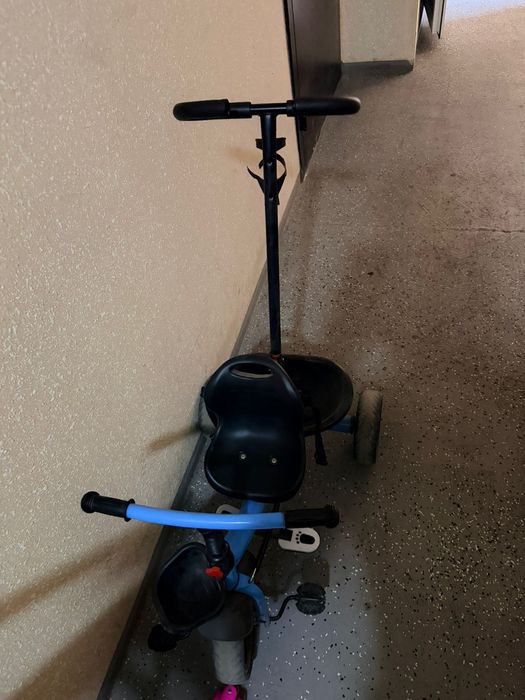 Отдам бесплатно матрас,детский велосипед, стулья