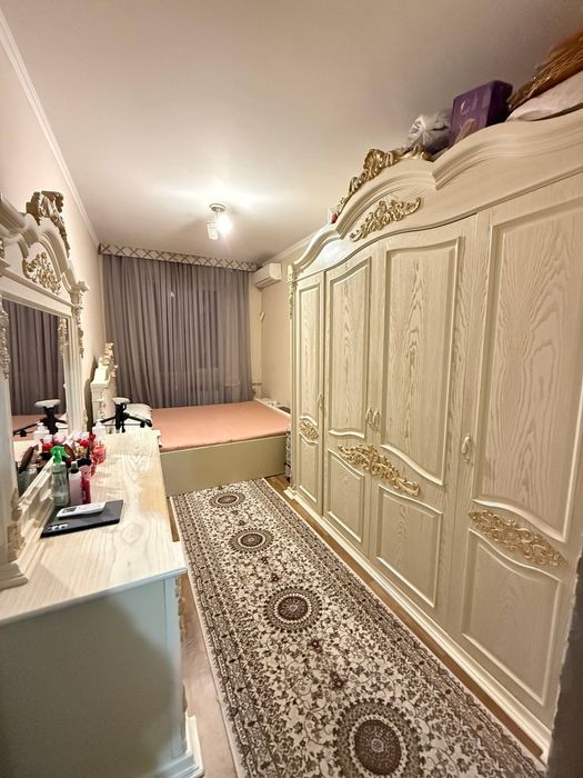 Чилонзор район 8-квартал 2/4/4 панель 1.5*3.Смежная. Не торец