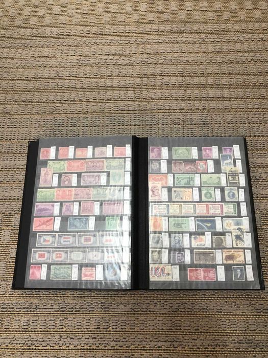 Vand colectie de timbre de pe 5 continente