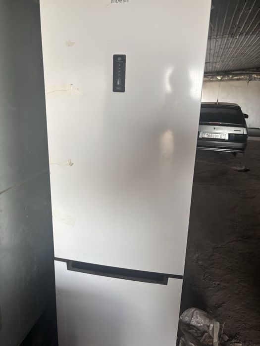 Холодильник indesit в хорошем состояние