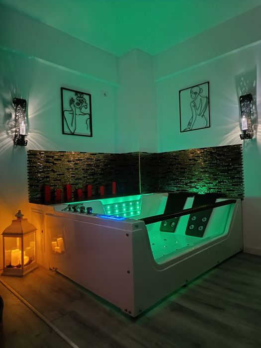 Jacuzzi Apartament YES SIR IASI