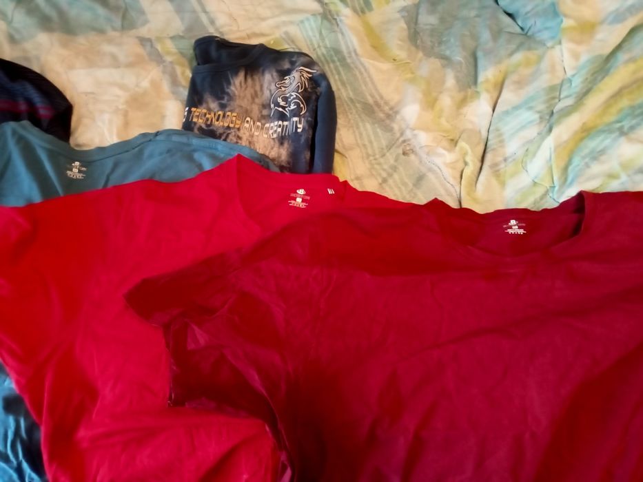 Отдам даром мужские вещи.