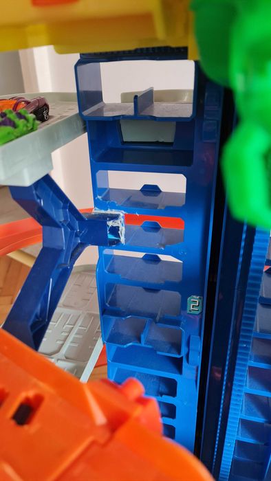 Гараж на Hot Wheels