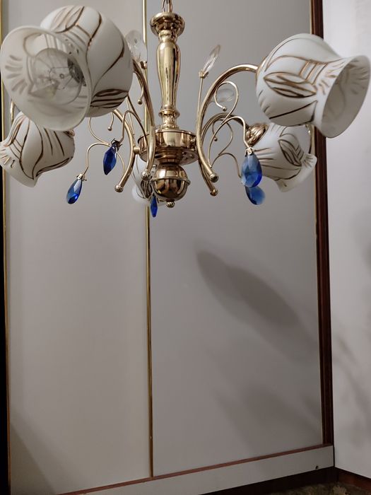 Продам красивую люстру