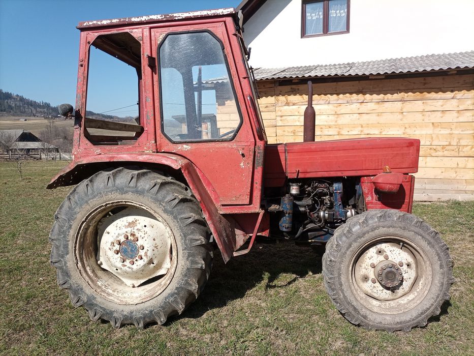 Vând tractor 4x4