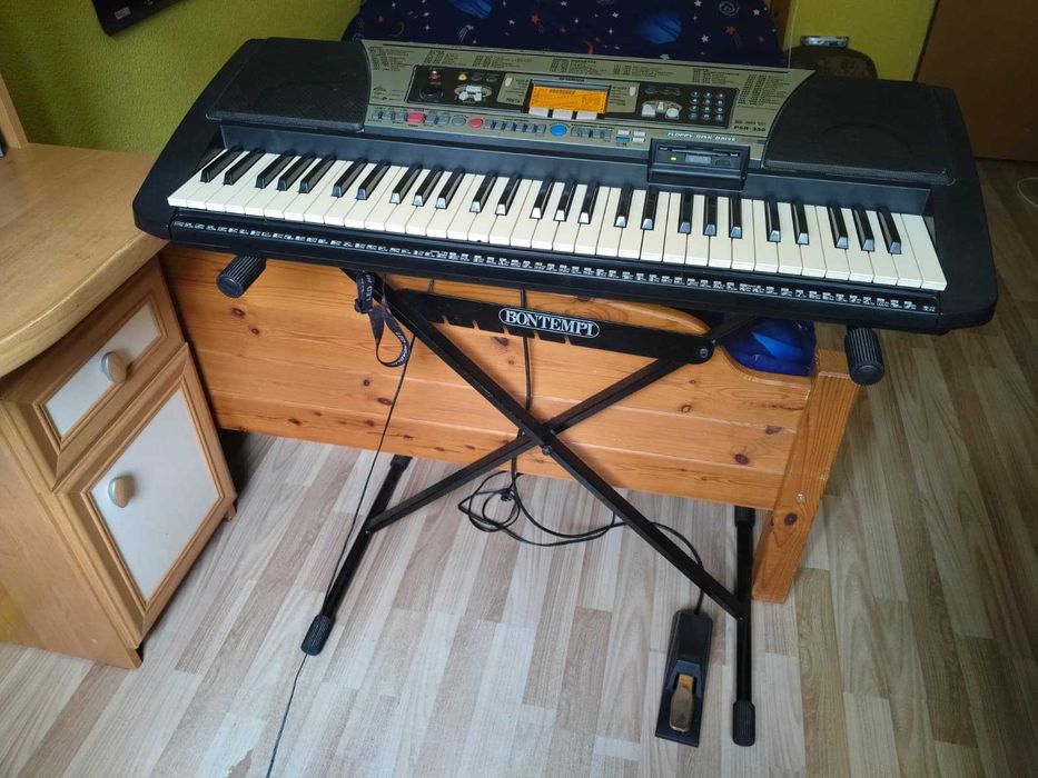Orga Yamaha PSR 350 cu stativ