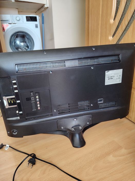 Televizor Samsung Full HD UE32J5100AW