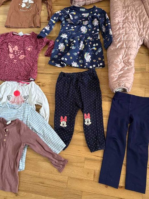 Малък сет с много хубави дрешки за момиче 86/92