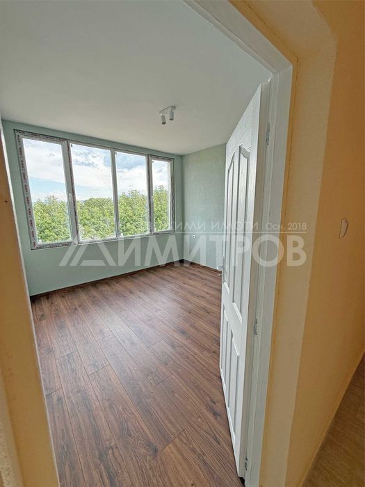 Продава двустаен (2+1) апартамент 56 кв.м. в центъра на в гр. Нови пазар. - снимка 8