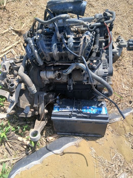 Vând motor pe benzina urgent