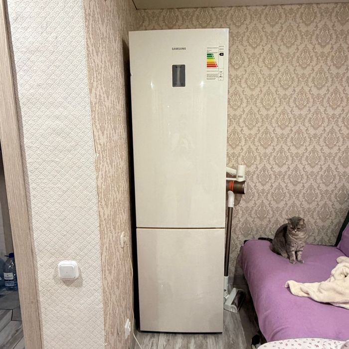 Продам холодильник Samsung.