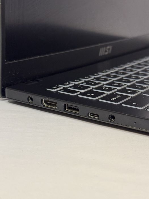 Продавам лаптоп MSI Modern 15 B7M
