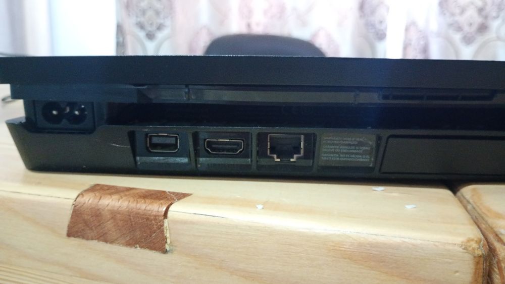 PS 4 slim  in stare buna