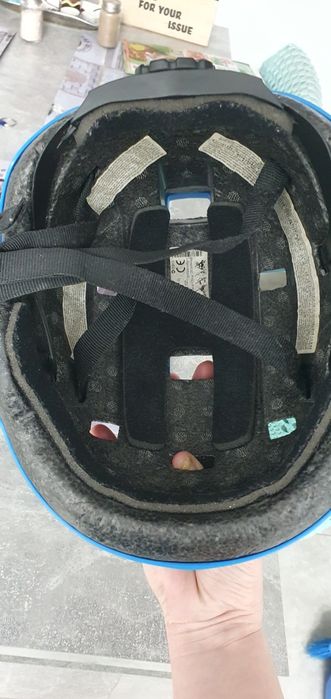 Vând casca mărime S