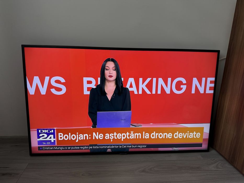 Samsung smart tv 50” model in descriere