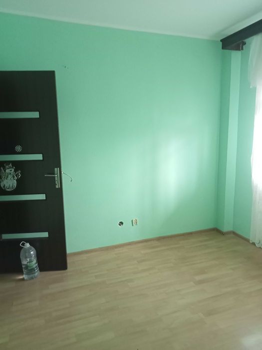Închiriez apartament3 camere Apusului sector6 la etajul 6/10, nemobilat