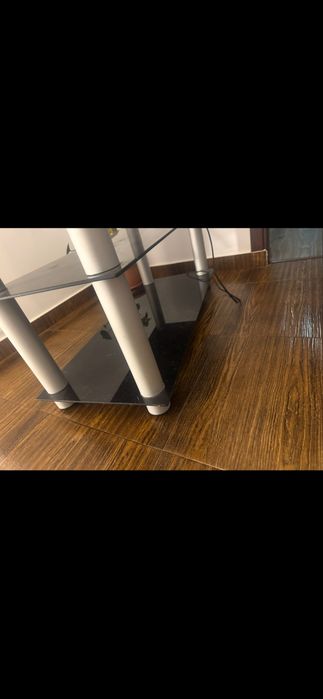 Masa sticla tv livinngcomoda 3rafturi cu rotile impecabila nezgâriata