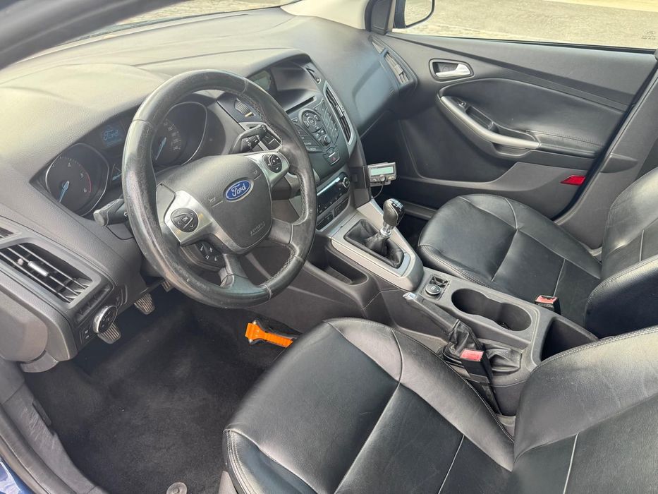 FORD Focus 2011 — imagine 5