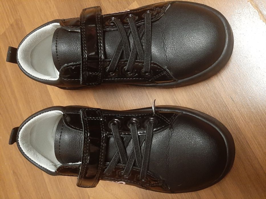 Обувки за момиче 31 номер като нови