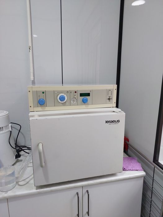 Stomatologik Kreslo, Suxojarka, Avtoklav va Suv distilyatori sotiladi.