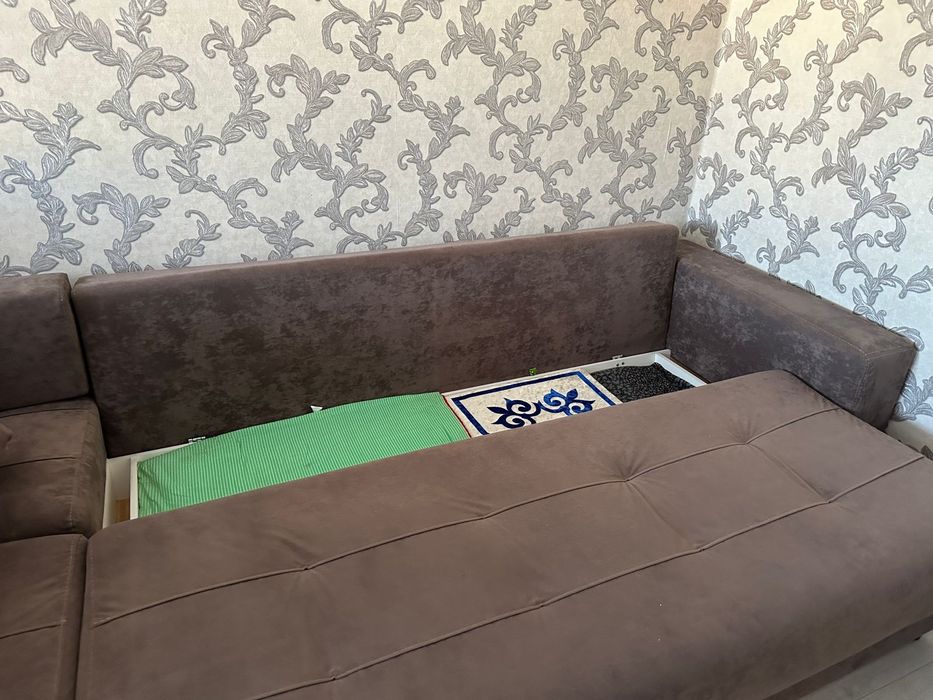 Продам диван, почти новый