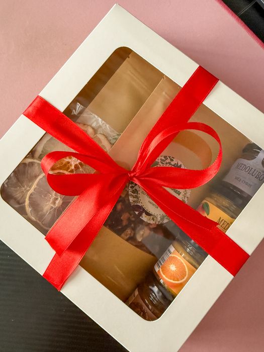 Подарочный набор чая и меда