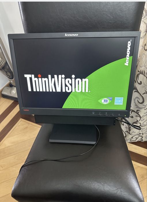 Monitor Lenovo ThinkVision L1952p Wide 19" cu soundbar