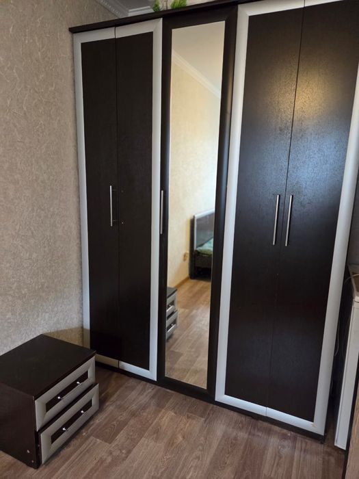 Продам шкаф, кровать и тумбачку (Спальный гарнитур)