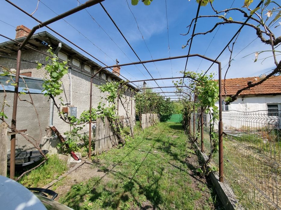 Vanzare/Schimb/ Casa + teren 5.000 mp Tisau, Judetul Buzau