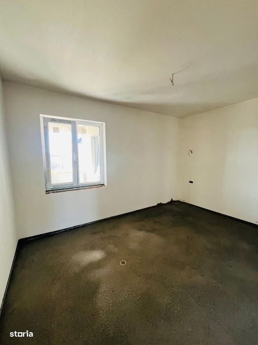 Casa finisata la cheie cu 5 camere in localitatea Santandrei