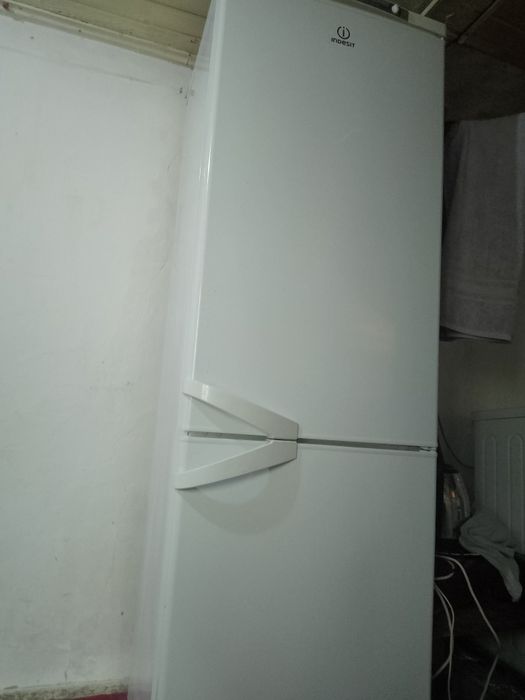 Холадилник индезит