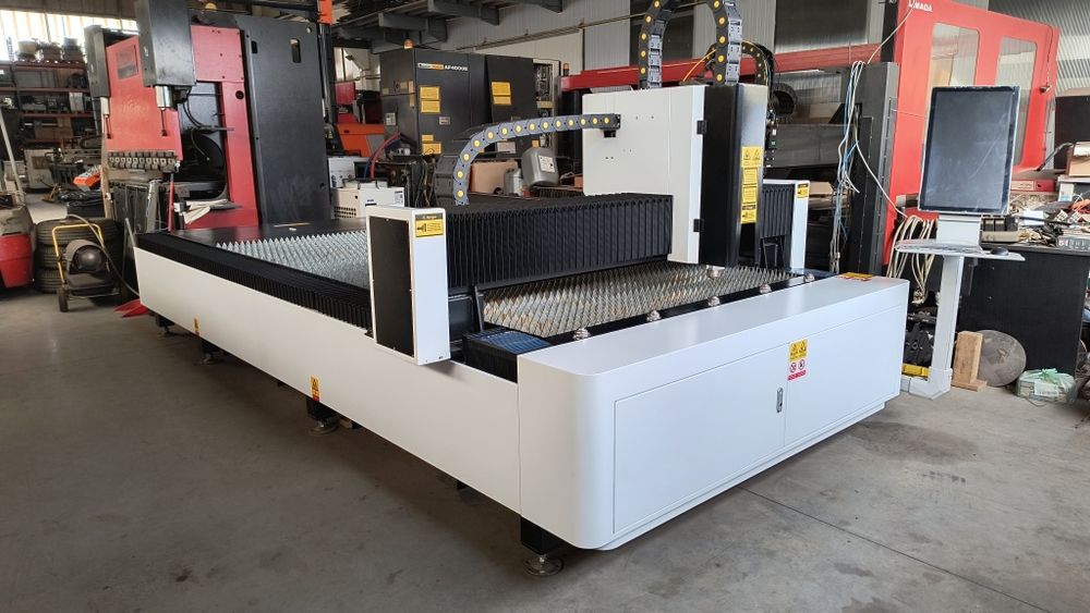 Mașină de debitat CNC fibră laser 3 kW