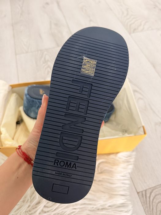 Fendi slapi cu platforma