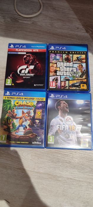 PlayStation 4 Pro с 1TB памет, втора употреба.