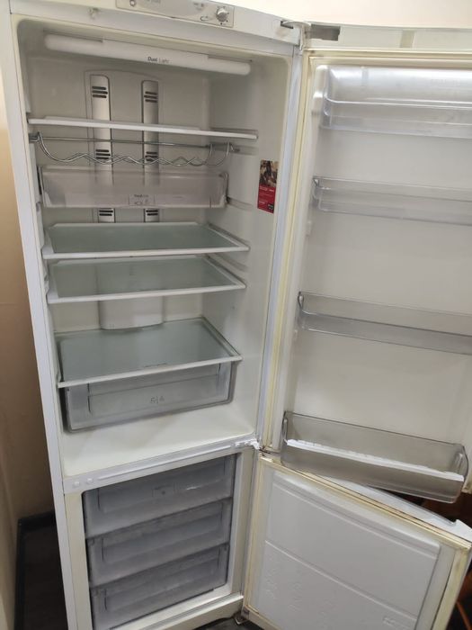 Холодильник Ariston