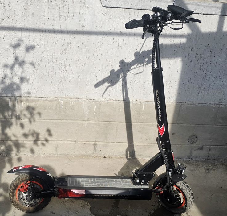 черный электросамокат